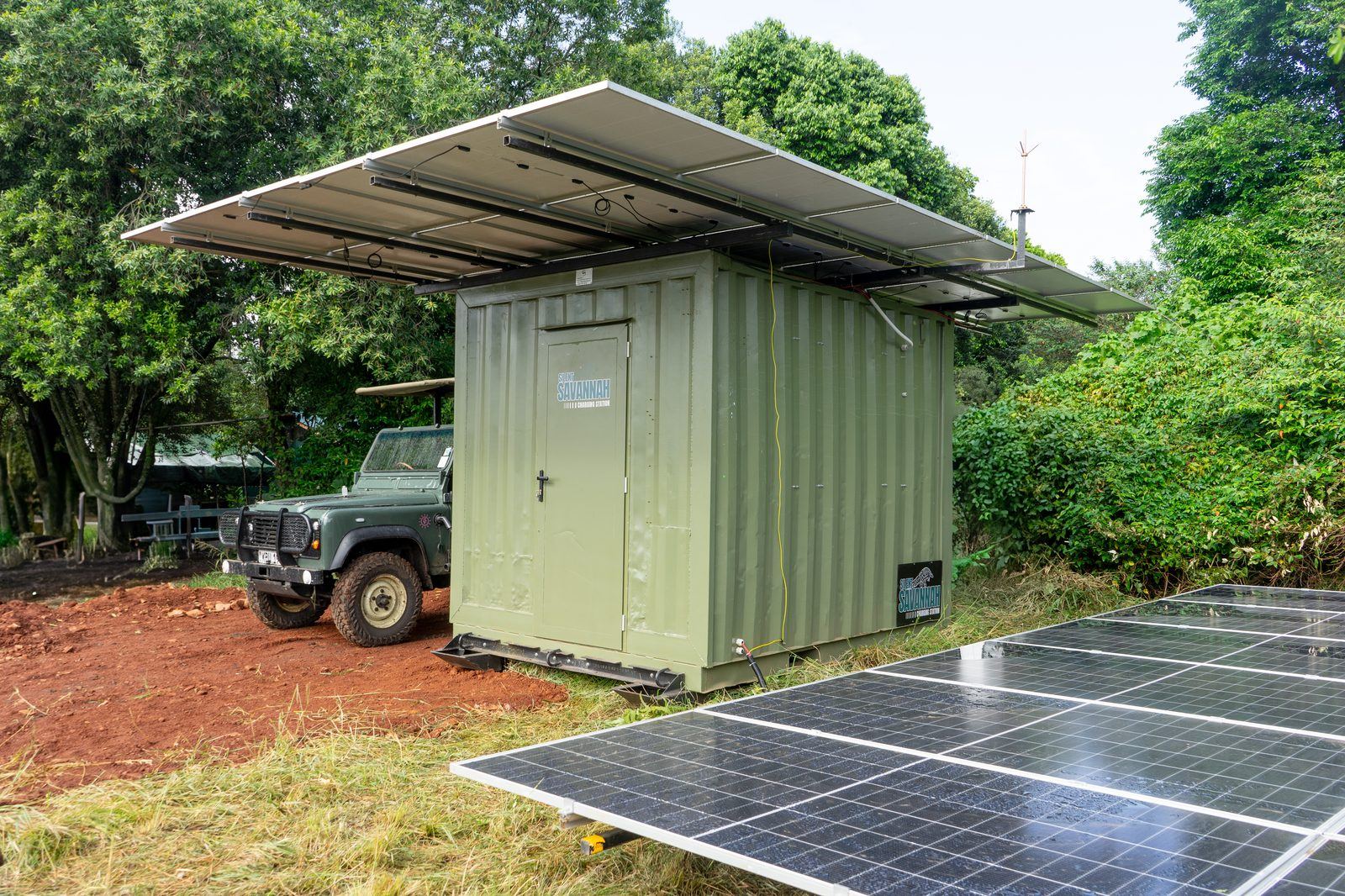 Solar charging container